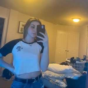 Short sleeve vans crop top